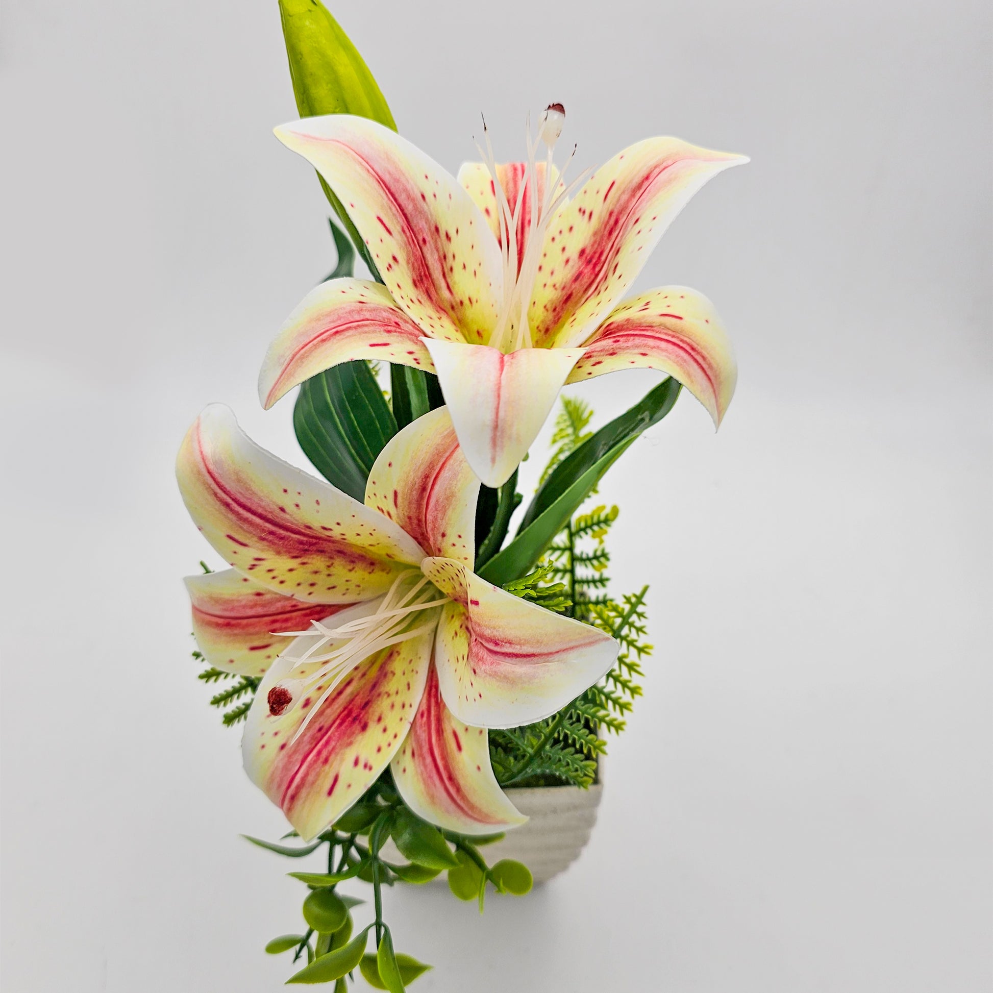 lily flowers  table decorations