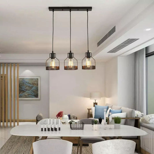 Lámpara colgante de tres luces con diseño de jaula de alambre de diamante negro, precio aproximado de 4800