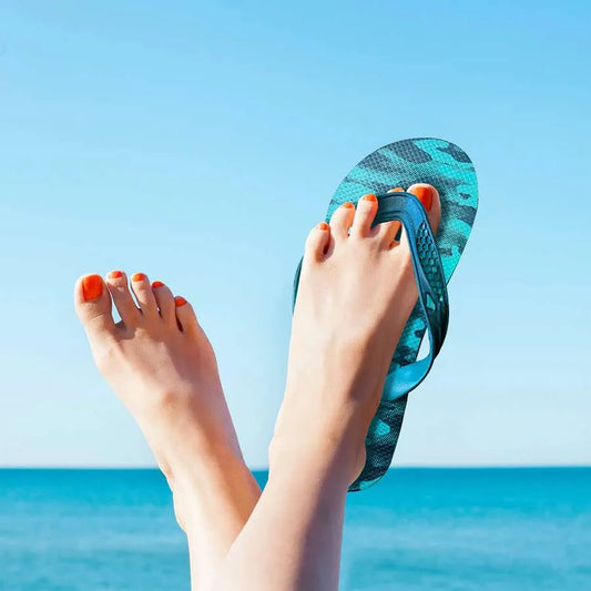 Design Rubber Green and Black Women Toe Post Flip Flop Beach Slipper for Sea - Application Image 2