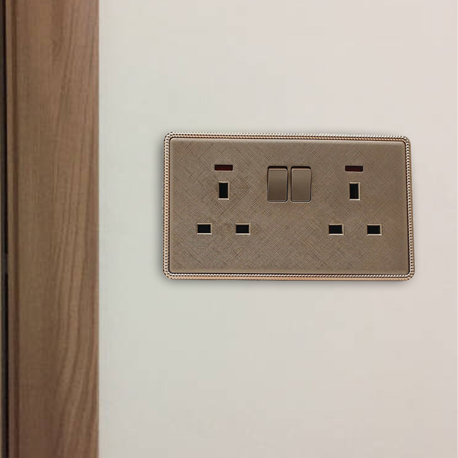 Gold Light Switch & Socket - 1 Gang 13 A 