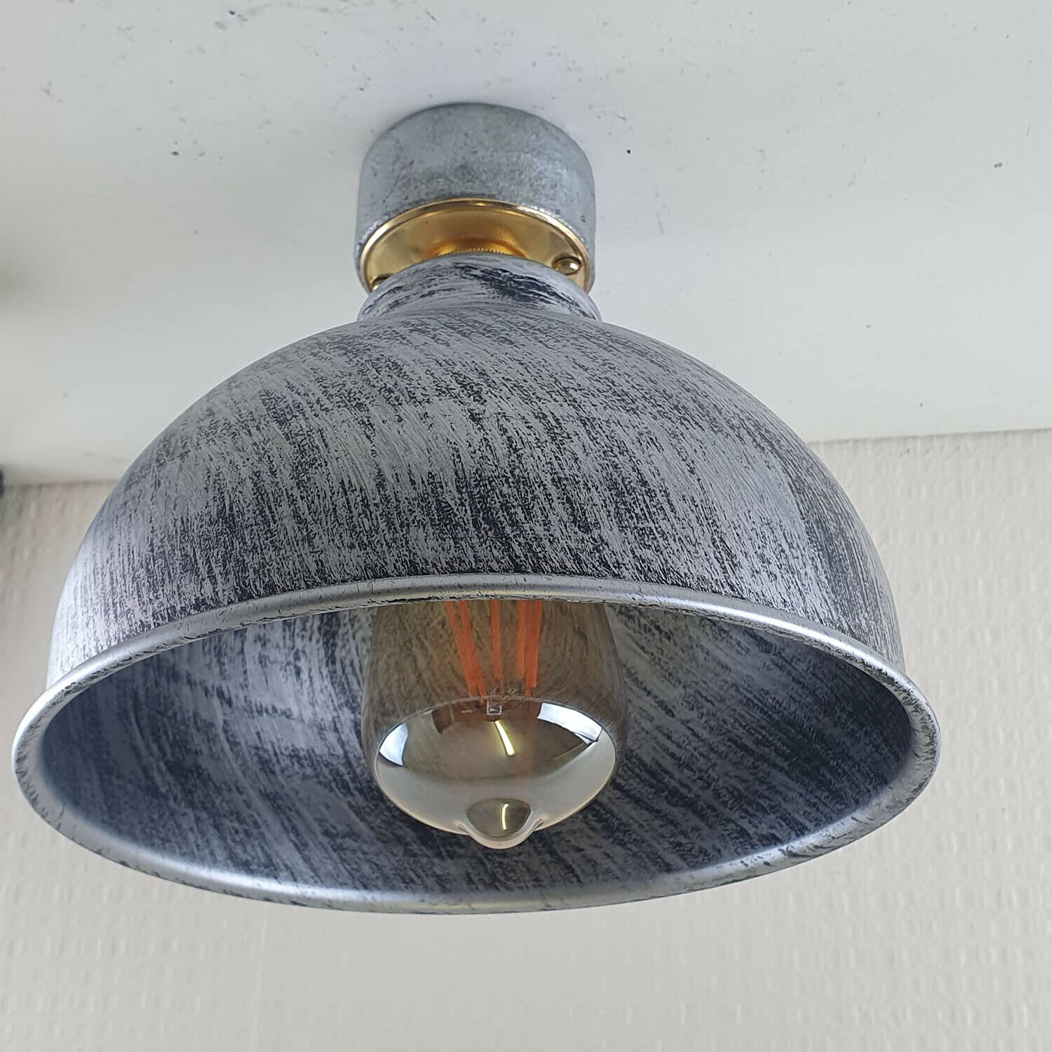 Ceiling light fixture