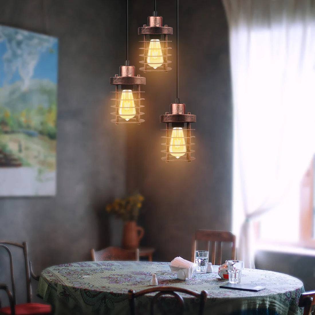 3 pendant light over the dining table 