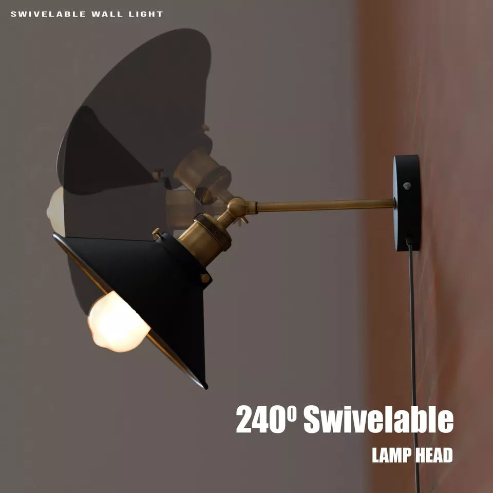 Swivelable wall light 